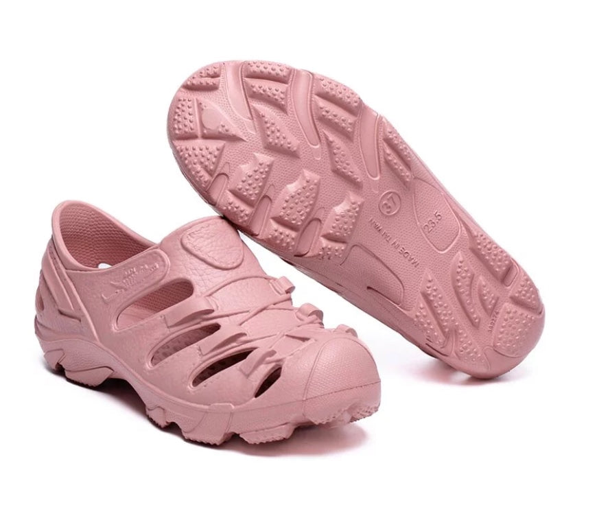 Taiwan B&M 母子鳄鱼 Outdoor explorer shoes BCU 5555
